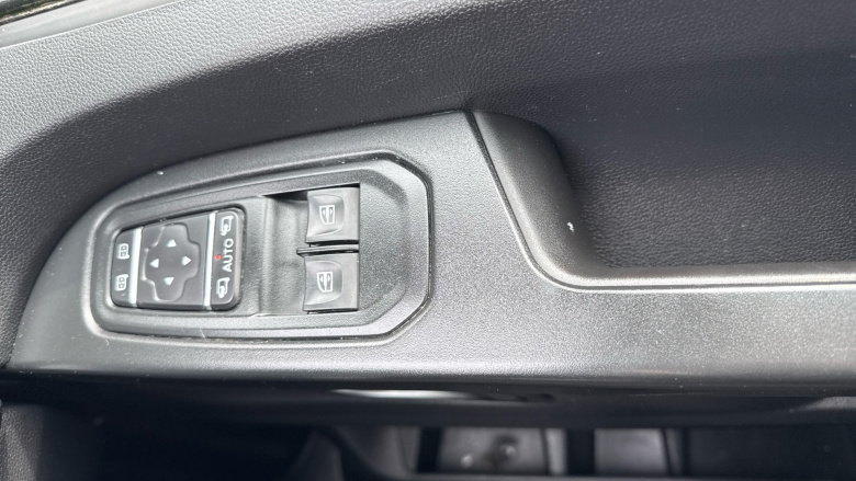 Nissan Primastar 30 L2 Diesel 2.0 dCi 110ps H1 Tekna Van